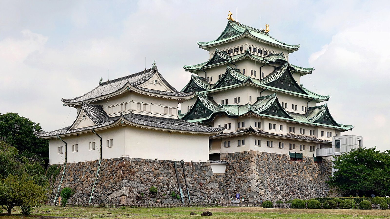 名古屋与白川乡旅行封面